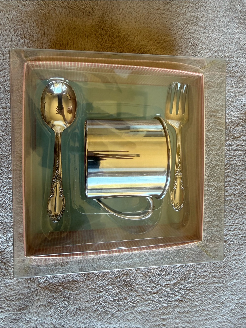 Vintage Oneida Silver Plate 3-Piece Baby Set (Cup, Fork, and Spoon) - Picture 10 of 12